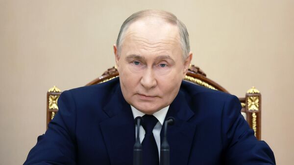 Президент Владимир Путин провел встречу с командующими войсками военных округов