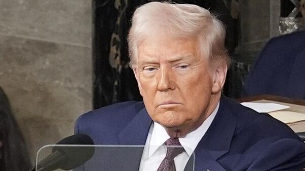 Президент США Дональд Трамп выступает на заседании конгресса в Вашингтоне