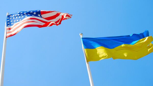 %Флаги США и Украины