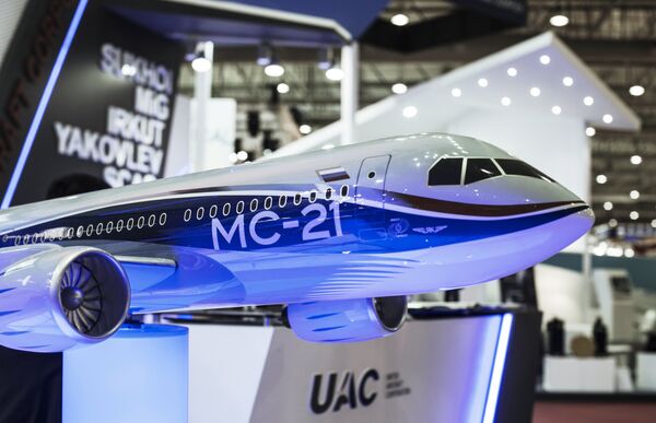 Модель самолета МС-21 на стенде на стенде Объединенной авиастроительной корпорации.