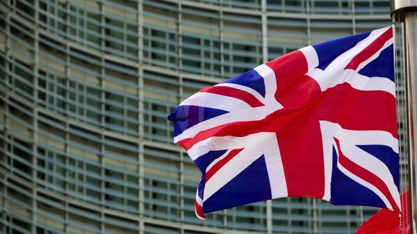 Флаг Великобритании и Северной Ирландии у здания Европарламента в Брюсселе